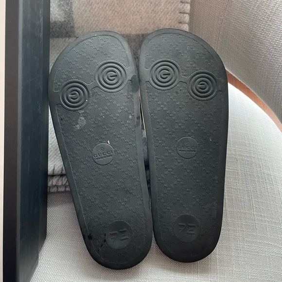 AUTHENTIC men’s Gucci slides 😍 11 - Picture 9 of 12